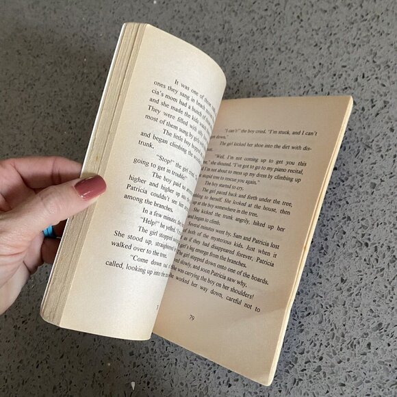 Rare Vintage Book Shivers Creepy Clothes by MD Spenser 1997 paperback htf - Picture 4 of 9